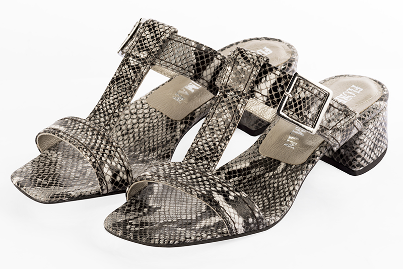 Natural beige women's fully open mule sandals. Square toe. Low flare heels. Front view - Florence KOOIJMAN